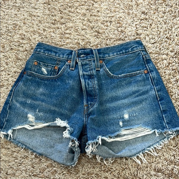 Levi’s Distressed Women's Shorts - Picture 1 of 2
